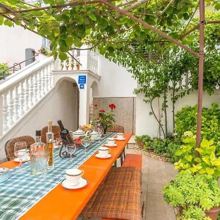 Apartman Awesome Apartment In Biograd With Wifi *