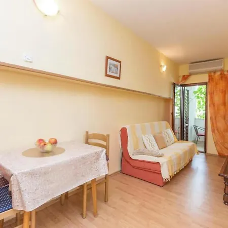 1 Bedroom Cozy Apartment In Biograd Apartament