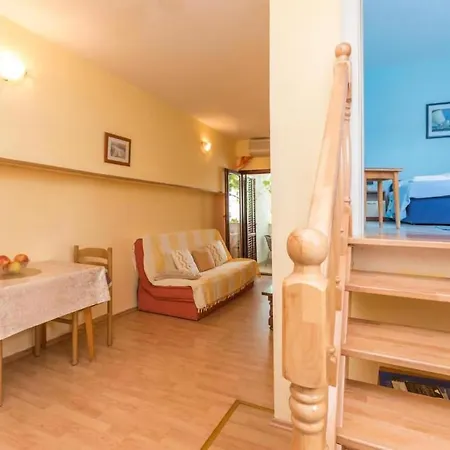 1 Bedroom Cozy Apartment In Biograd Opatijski Torovi