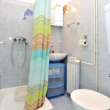 1 Bedroom Cozy Apartment In Biograd