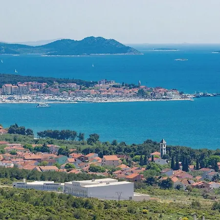 1 Bedroom Cozy Apartment In Biograd *