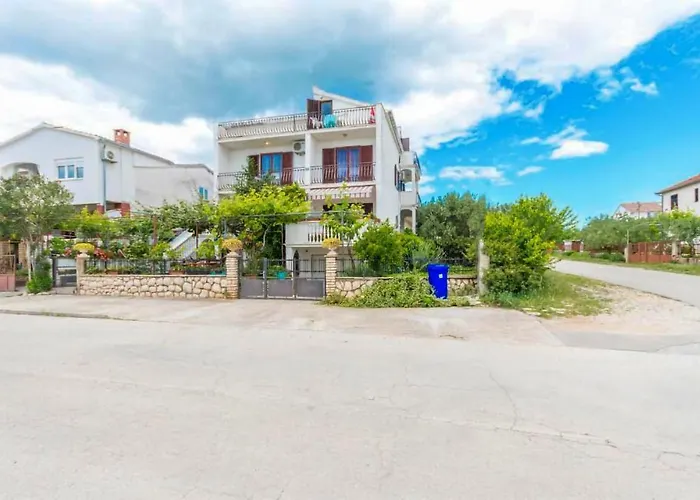 Awesome Apartment In Biograd With Wifi アパート *